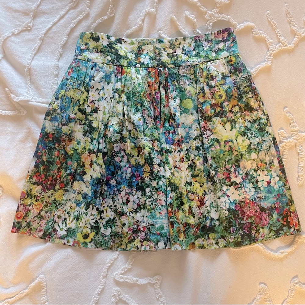 zara // floral mini skirt